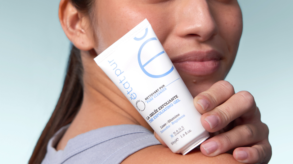 Blog: Dlaczego złuszczanie jest kluczowe dla skóry dojrzałej? Korzyści i najlepsze metody